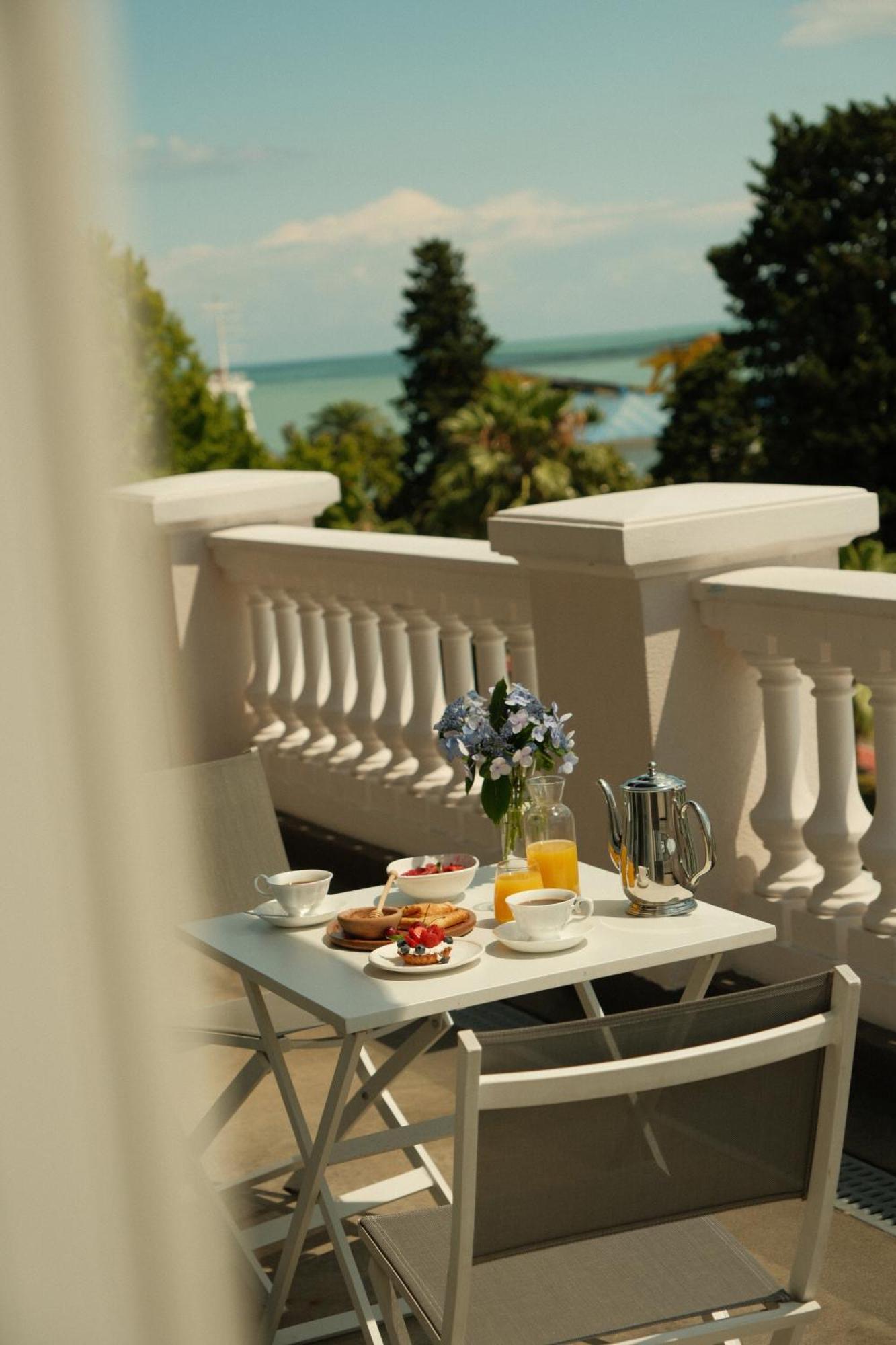 Le Port Boutique Apart Hotel Батуми Екстериор снимка