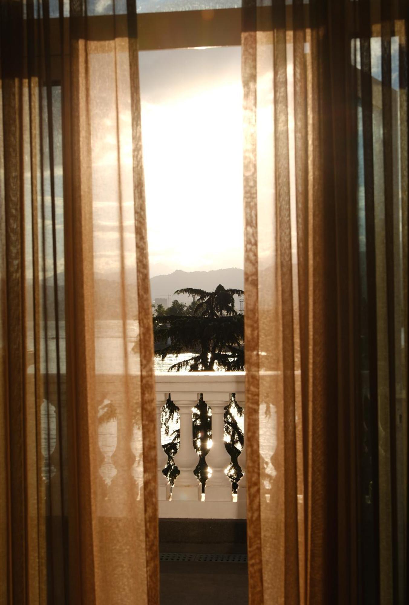 Le Port Boutique Apart Hotel Батуми Екстериор снимка