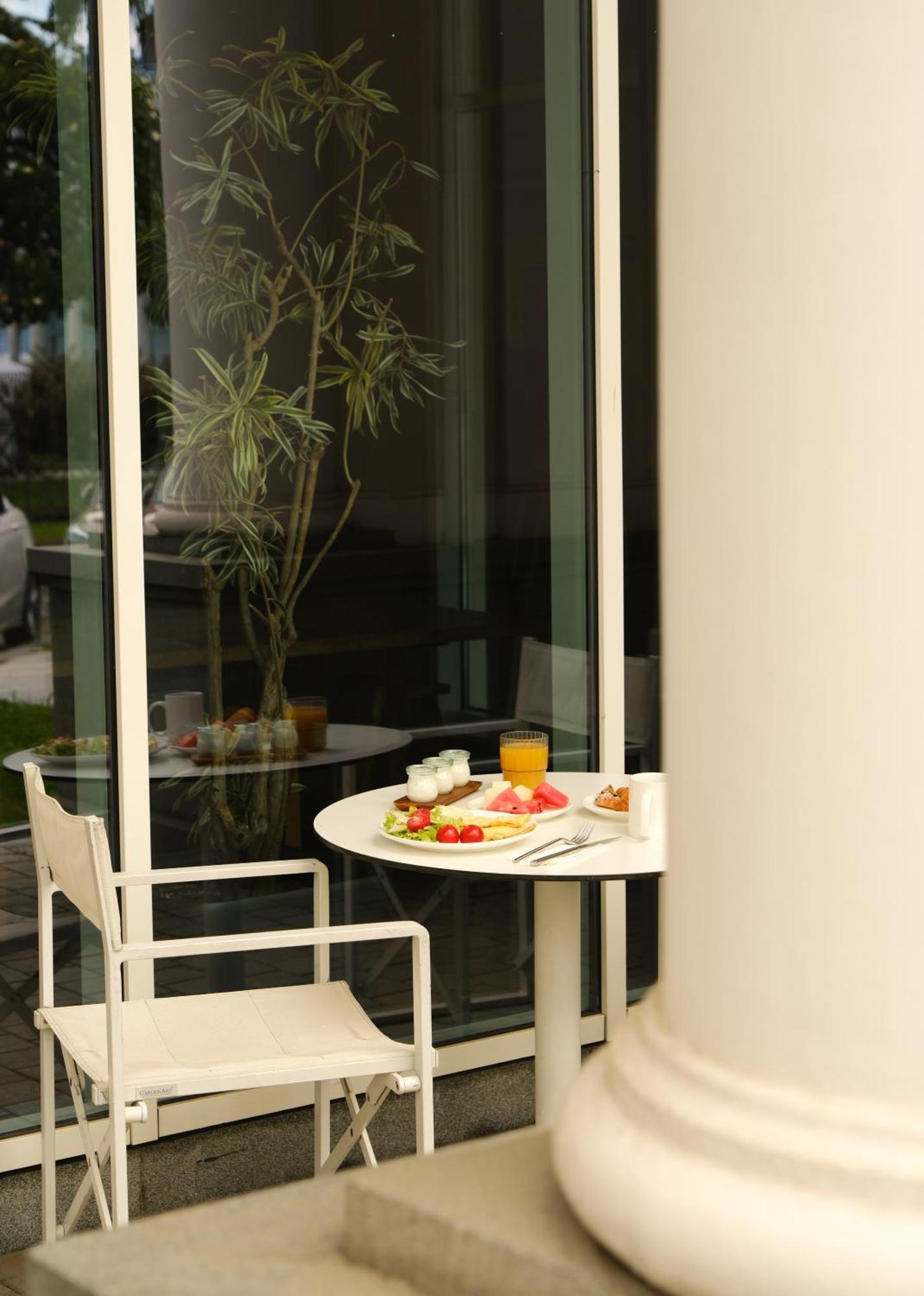 Le Port Boutique Apart Hotel Батуми Екстериор снимка