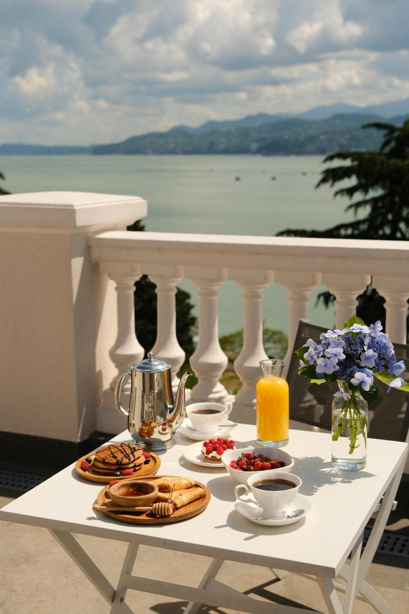 Le Port Boutique Apart Hotel Батуми Екстериор снимка