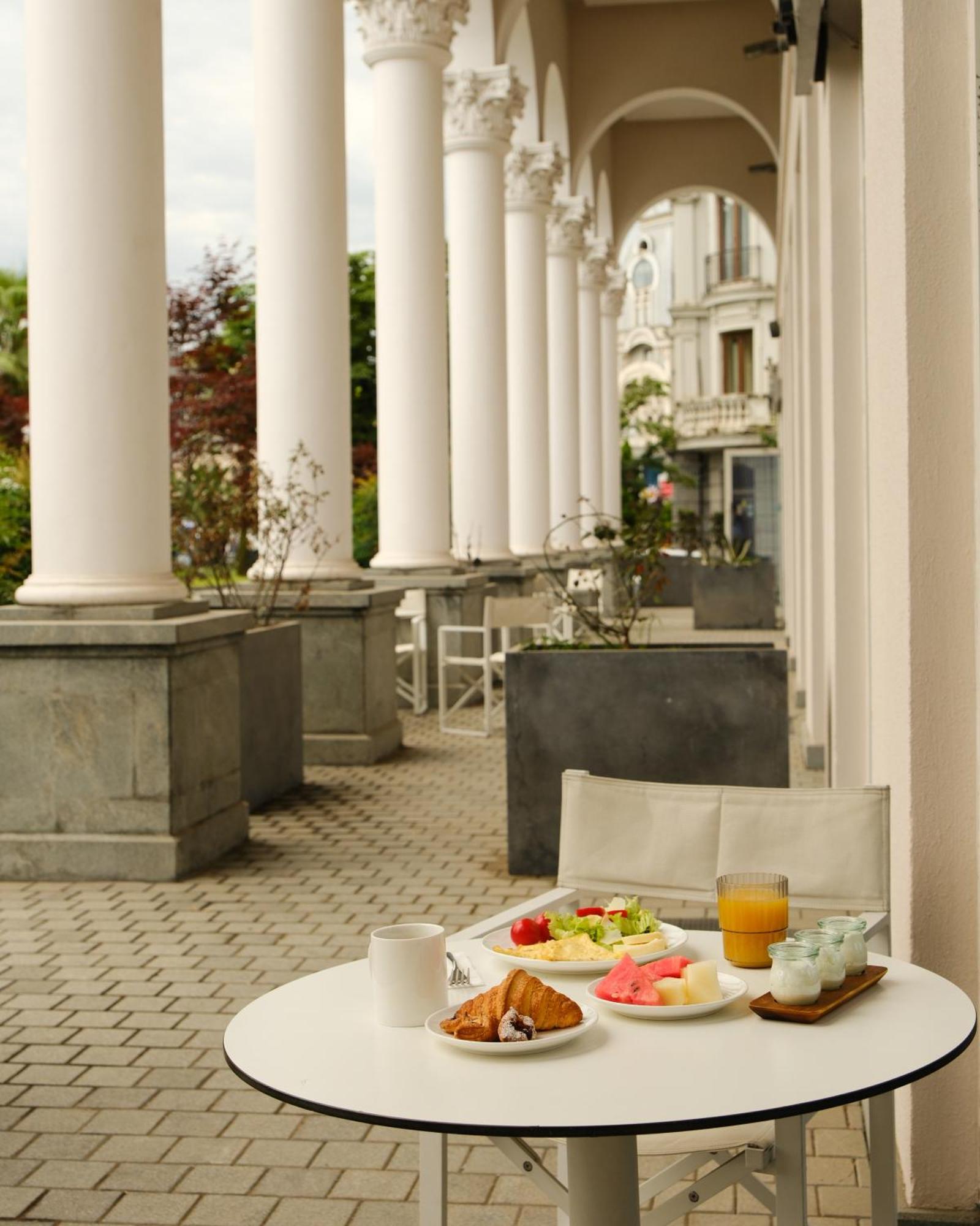Le Port Boutique Apart Hotel Батуми Екстериор снимка